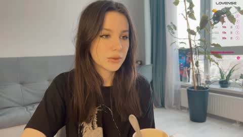 Snapshot of yourher0in chatting on 12.19.24 Aida online show from 12.19.24