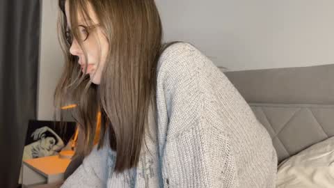 Snapshot of yourher0in chatting on 12.27.24 Aida online show from 12.27.24