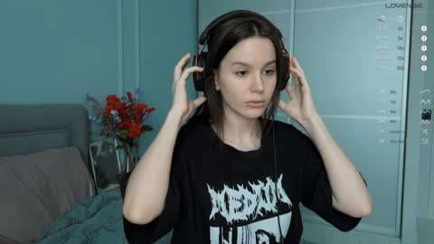 Snapshot of yourher0in chatting on 02.03.25 Aida online show from 02.03.25