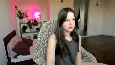 Snapshot of yourher0in chatting on 09.11.25 Aida online show from 09.11.25