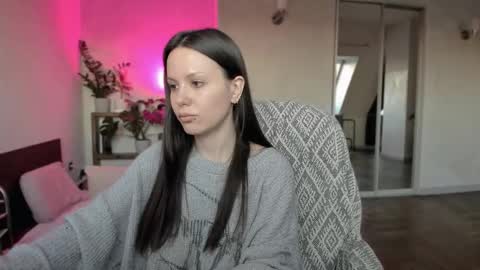 Snapshot of yourher0in chatting on 09.15.25 Aida online show from 09.15.25