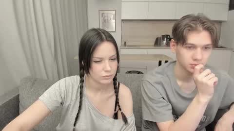 Snapshot of yourher0in chatting on 10.21.25 Aida online show from 10.21.25