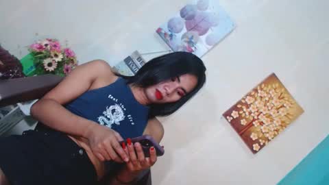 Snapshot of yourhottie_winxxx chatting on 01.23.25 Mauie  online show from 01.23.25