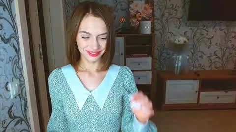 Snapshot of yourladysunshine chatting on 10.17.25 Ksyusha online show from 10.17.25