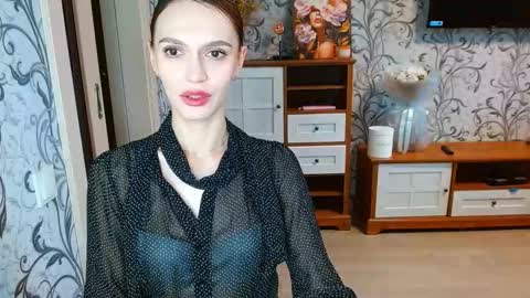 Snapshot of yourladysunshine chatting on 10.18.25 Ksyusha online show from 10.18.25