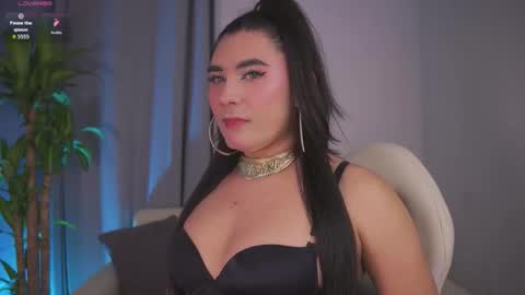 Snapshot of yourlatina_emely chatting on 02.14.26 EMELY online show from 02.14.26