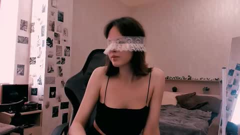 Snapshot of yourlovelystreamer chatting on 09.13.25 Nikol online show from 09.13.25