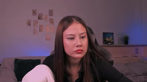 Snapshot of yourlovelystreamer chatting on 10.09.25 Nikol online show from 10.09.25