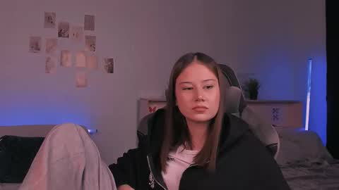 Snapshot of yourlovelystreamer chatting on 10.14.25 Nikol online show from 10.14.25
