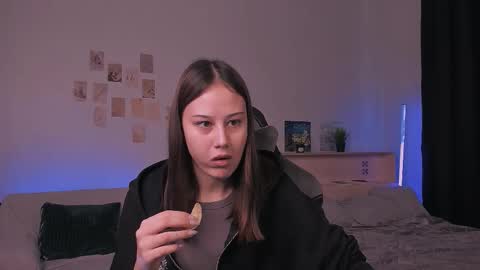 Snapshot of yourlovelystreamer chatting on 10.20.25 Nikol online show from 10.20.25