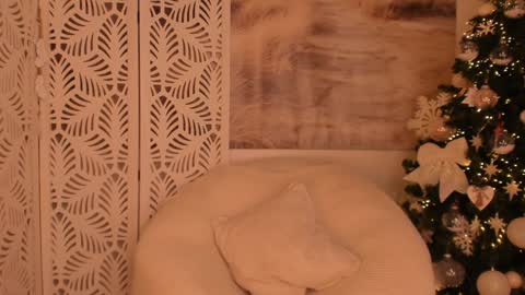 Snapshot of yourmidnightcoffee chatting on 12.12.24 Sarah online show from 12.12.24