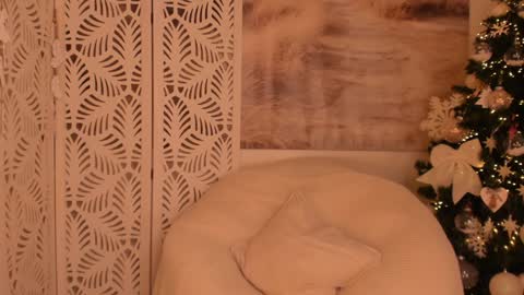 Snapshot of yourmidnightcoffee chatting on 12.12.24 Sarah online show from 12.12.24