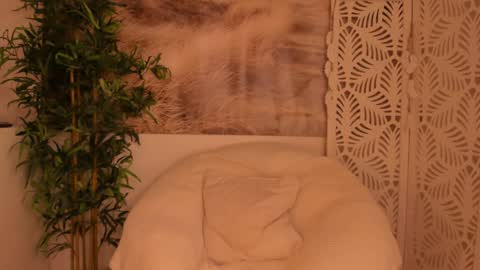 Snapshot of yourmidnightcoffee chatting on 01.11.25 Sarah online show from 01.11.25