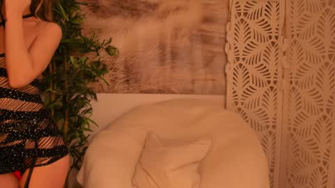 Snapshot of yourmidnightcoffee chatting on 01.15.25 Sarah online show from 01.15.25