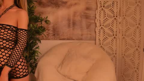 Snapshot of yourmidnightcoffee chatting on 01.30.25 Sarah online show from 01.30.25