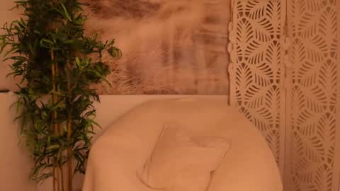 Snapshot of yourmidnightcoffee chatting on 02.10.25 Sarah online show from 02.10.25