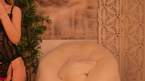 Snapshot of yourmidnightcoffee chatting on 03.07.25 Sarah online show from 03.07.25