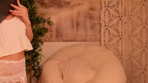 Snapshot of yourmidnightcoffee chatting on 03.11.25 Sarah online show from 03.11.25