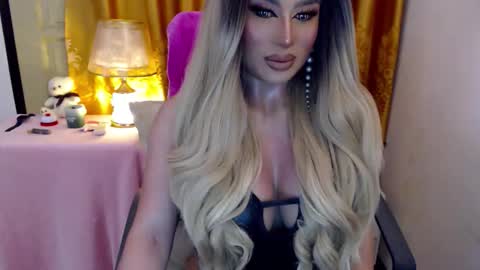 Snapshot of yourmistressofevil_isback chatting on 06.07.26 Adriana Maxwell online show from 06.07.26