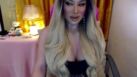 Snapshot of yourmistressofevil_isback chatting on 06.08.26 Adriana Maxwell online show from 06.08.26