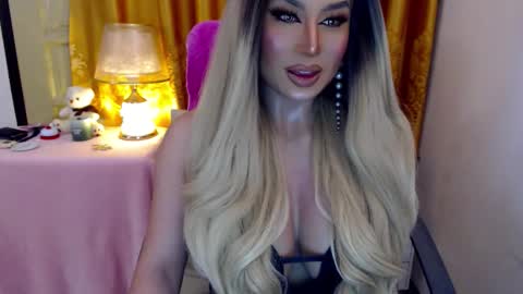 Snapshot of yourmistressofevil_isback chatting on 06.09.26 Adriana Maxwell online show from 06.09.26