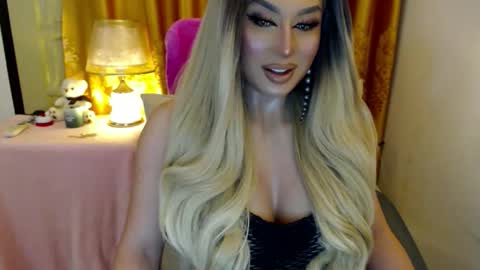 Snapshot of yourmistressofevil_isback chatting on 06.10.26 Adriana Maxwell online show from 06.10.26