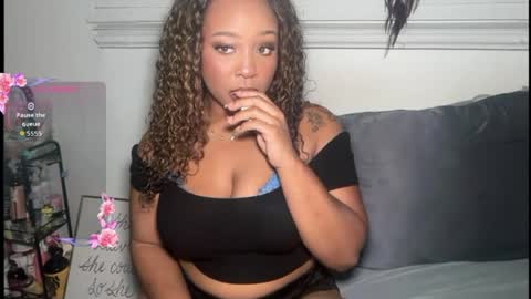 Snapshot of yourmommysilk chatting on 08.03.26 YOURMOMMY online show from 08.03.26