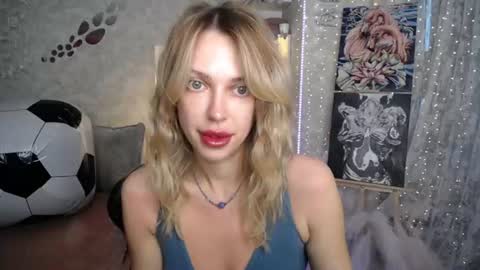 Snapshot of yournickyadamidi chatting on 06.17.26 Nicky online show from 06.17.26