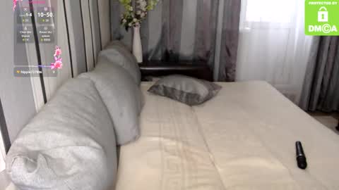 Snapshot of yourplanetoflove chatting on 10.31.25 matypleazure online show from 10.31.25