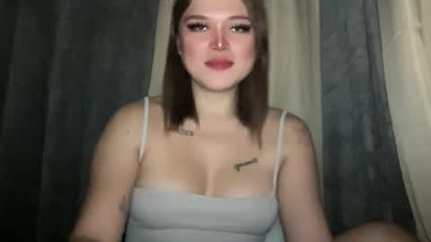 Snapshot of yoursexytowngirl chatting on 11.18.25 LALA online show from 11.18.25