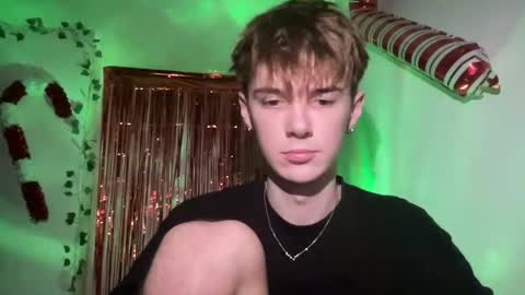 Snapshot of yoursweetyguy chatting on 01.09.26 yoursweetyguy online show from 01.09.26