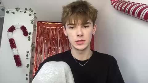 Snapshot of yoursweetyguy chatting on 01.19.26 yoursweetyguy online show from 01.19.26