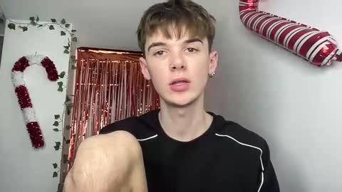 Snapshot of yoursweetyguy chatting on 02.11.26 yoursweetyguy online show from 02.11.26