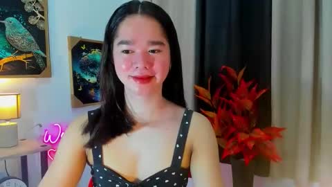 Snapshot of yourtinybunny chatting on 11.08.25 yourtinybunny online show from 11.08.25