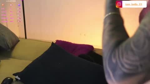 Bella- Independert Model online show from 03.07.25