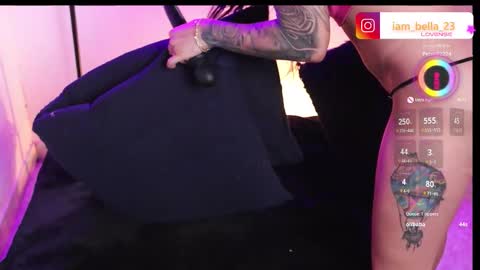 Bella- Independert Model online show from 10.10.25