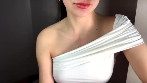 Snapshot of yovaline chatting on 11.18.25 yovaline online show from 11.18.25