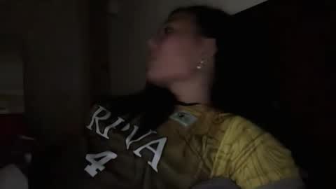 yrdrmgrl_jennie26 online show from 11.18.25