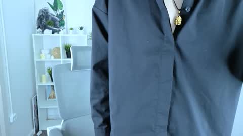 Snapshot of yugoasian chatting on 12.04.25 Yugo online show from 12.04.25