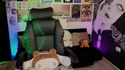    rawr   Anne Independent model      online show from 09.26.25