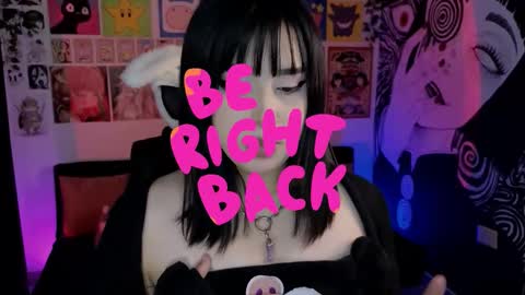    rawr   Anne Independent model      online show from 10.15.25