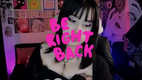    rawr   Anne Independent model      online show from 10.19.25