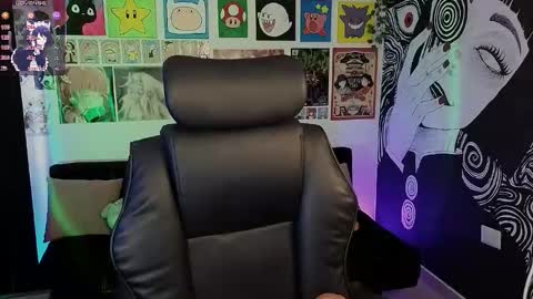    rawr   Anne Independent model      online show from 11.27.25