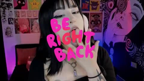    rawr   Anne Independent model      online show from 12.15.25