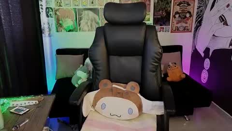    rawr   Anne Independent model      online show from 02.25.26