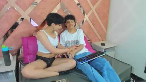 Snapshot of yui_and_rin_ chatting on 11.28.25 Yui Rin online show from 11.28.25