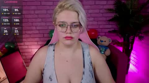 Snapshot of yukiohara chatting on 11.26.25 Yuki online show from 11.26.25