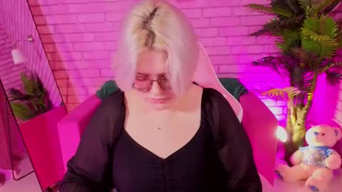 Snapshot of yukiohara chatting on 12.14.25 Yuki online show from 12.14.25