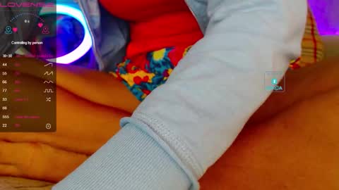 Snapshot of yuli_ya chatting on 09.27.25 Sweet Pussy online show from 09.27.25