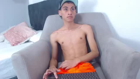 Snapshot of yulian_vasquez chatting on 02.14.25 yulian_vasquez online show from 02.14.25